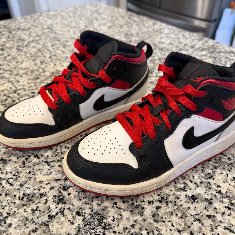 Kids Jordans size 13.5